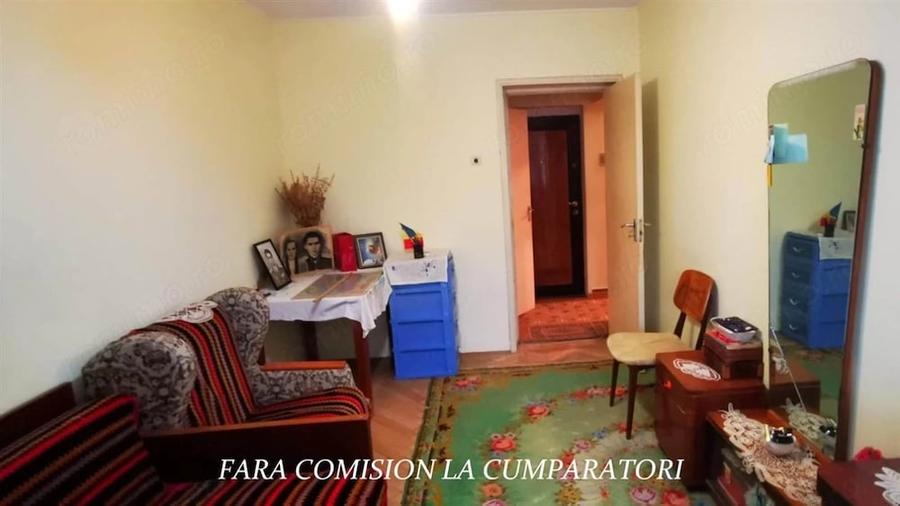 Apartament cu 3 camere decomandat în Căzănești (Râmnicu Vâlcea)