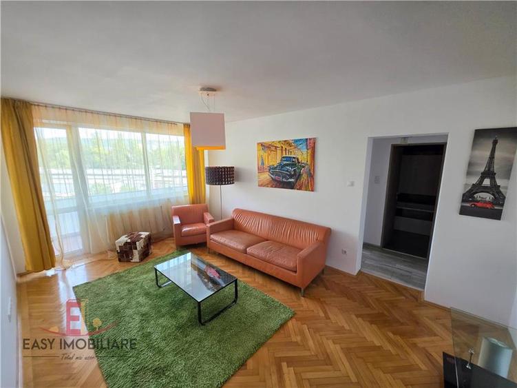 Apartament cu 3 camere decomandat în Aleea Carpați