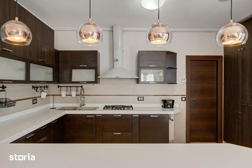 Apartament cu 3 camere în Central — fotografia 3