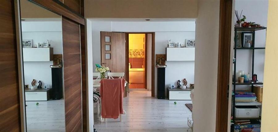 Apartament cu 3 camere semidecomandat în Dristor
