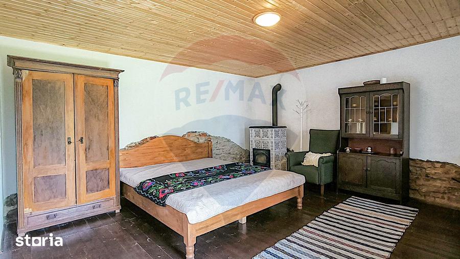 Casă cu 4 camere cu Teren 1631 Mp în Bruiu