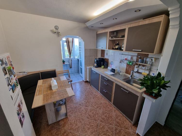 Apartament cu 2 camere semidecomandat, mobilat în Palas