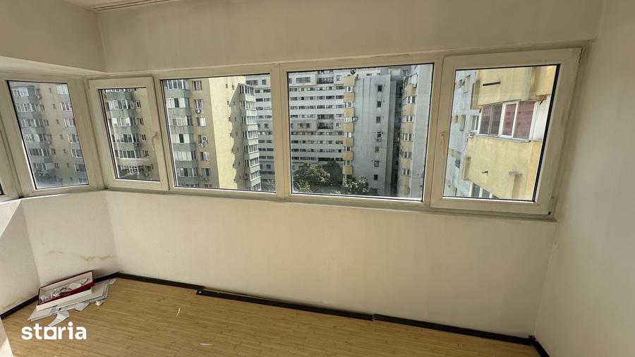 Apartament cu 4 camere semidecomandat în Colentina
