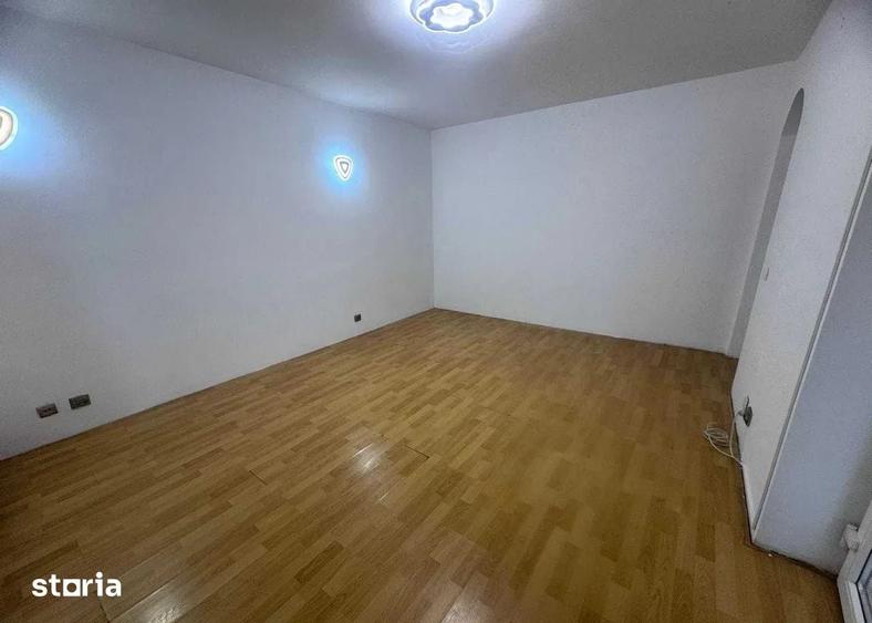 Casă cu 6 camere cu Teren 400 Mp în 13 Septembrie