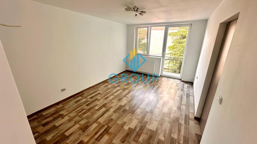 Apartament cu 2 camere nedecomandat în Energiei