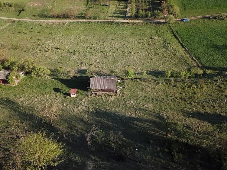 Teren de 2000 mp, în Central