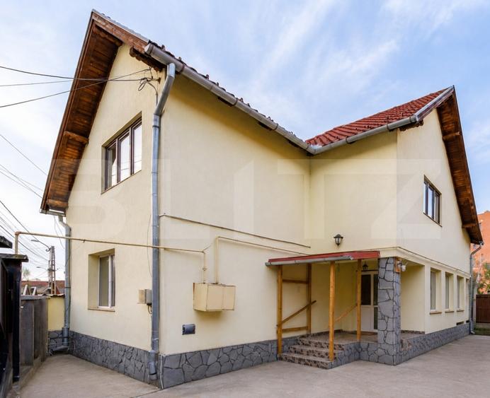 Casă individuală cu 5 camere cu Canalizare în Săcele