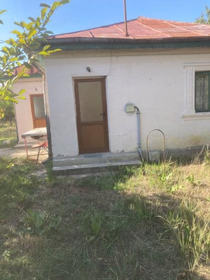 Casă cu 3 camere în Prundu