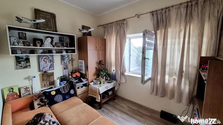 Apartament cu 3 camere semidecomandat în Basarab