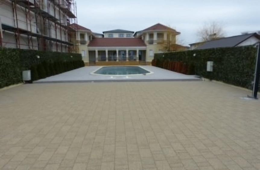 Duplex cu 8 camere cu Piscina în Mamaia-Sat