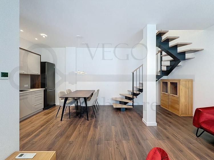 Apartament cu 3 camere semidecomandat, mobilat în Semicentral
