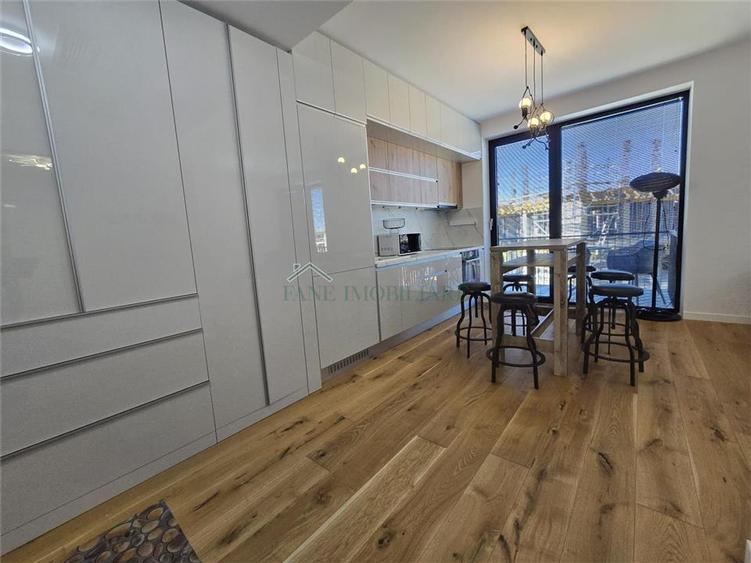 Apartament cu 2 camere semidecomandat, mobilat în Tunari