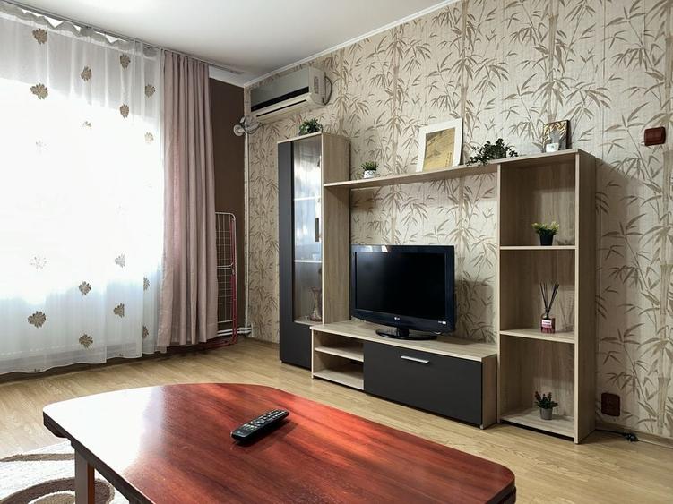 Apartament cu 3 camere decomandat în Poarta 6