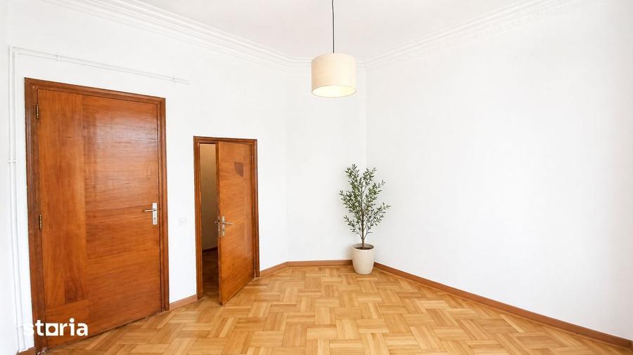 Apartament cu 4 camere decomandat în Universitate