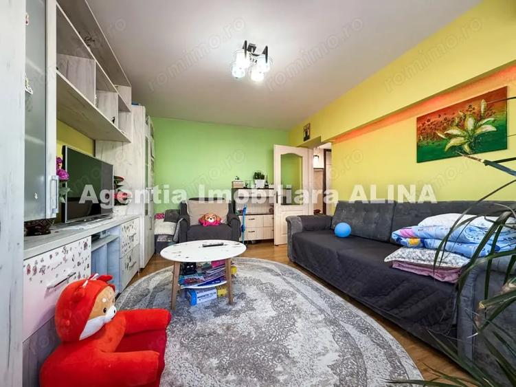 Apartament cu 3 camere decomandat în Astoria