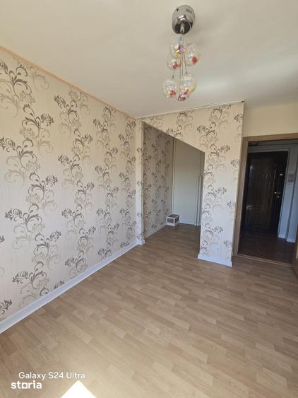 Apartament cu 4 camere decomandat în Calea București