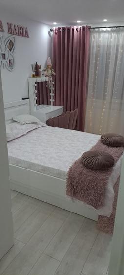 Apartament cu 3 camere decomandat în Valea Adâncă