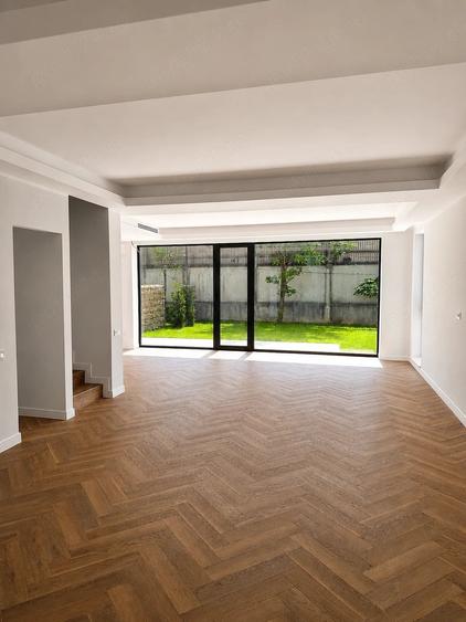 Casă cu 5 camere cu Teren 236 Mp în Central