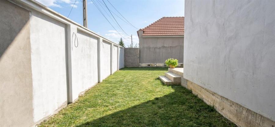 Casă cu 6 camere cu Teren 370 Mp în Haieu