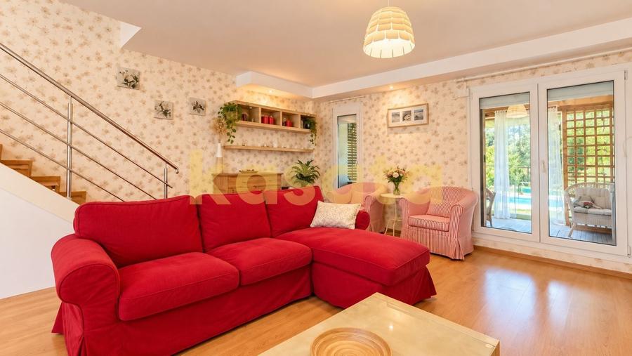 Duplex cu 3 camere cu Canalizare în Ștefăneștii de Jos