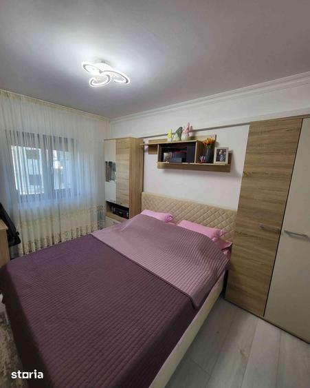 Apartament cu 3 camere decomandat în Mioriței