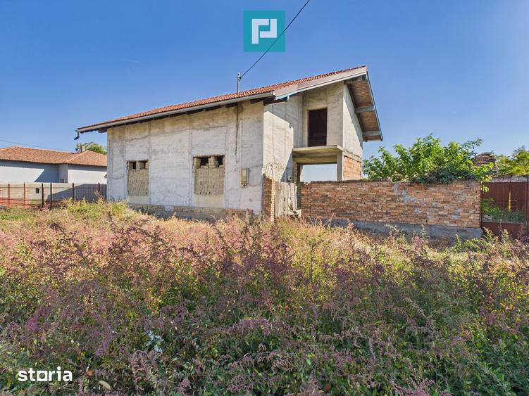Casa la ro?u cu 4 camere de vanzare - 1
