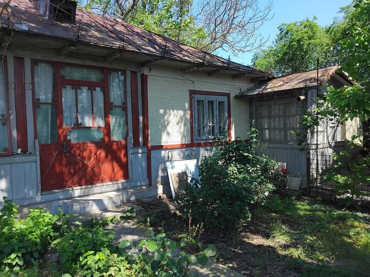 Casă cu 3 camere în Bărcănești