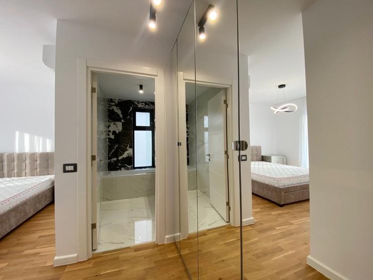 Apartament cu 3 camere semidecomandat, mobilat în P-ta Presei Libere