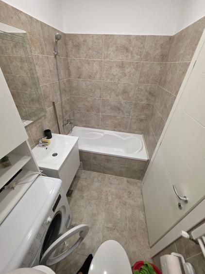 Apartament cu 2 camere semidecomandat în Militari