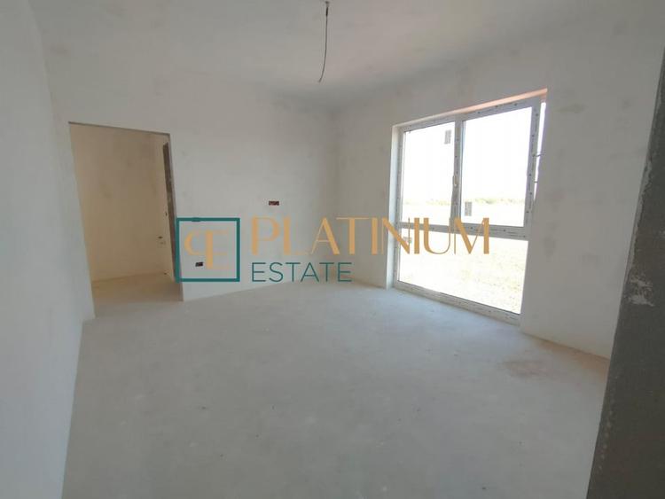 Apartament cu 3 camere decomandat în Exterior Nord