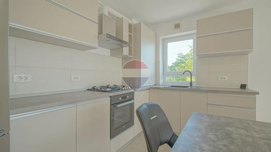 Apartament cu 2 camere decomandat, mobilat în Tractorul