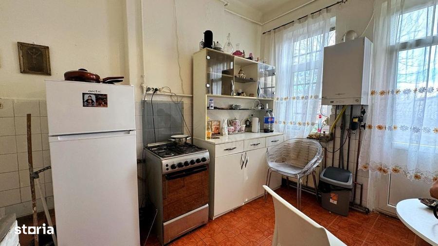 Apartament cu 4 camere decomandat în Basarab