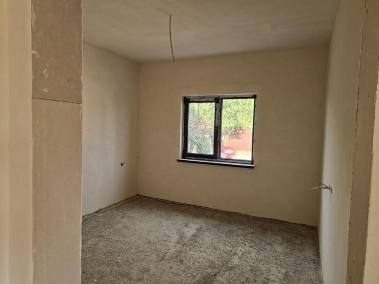 Duplex cu 4 camere cu Teren 180 Mp în Est