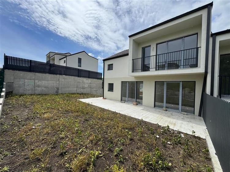 Duplex cu 4 camere cu Canalizare în Chinteni