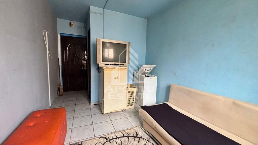 Garsonieră nedecomandată, mobilată în Girocului