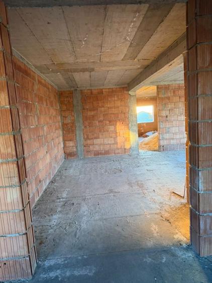 Casă cu 4 camere în Săcălaz
