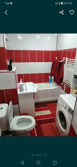 Apartament cu 3 camere semidecomandat în Debarcader