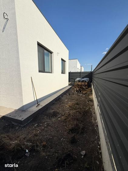 Casă cu 3 camere cu Teren 250 Mp în Clinceni
