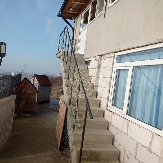 Casă individuală cu 5 camere cu Canalizare în Nord-Vest