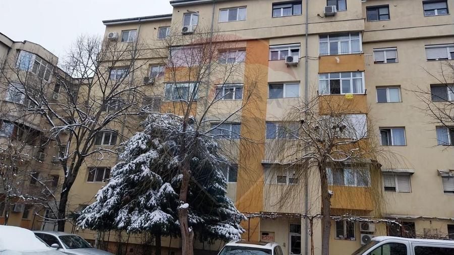 Apartament cu 3 camere decomandat, mobilat în Lăpuș