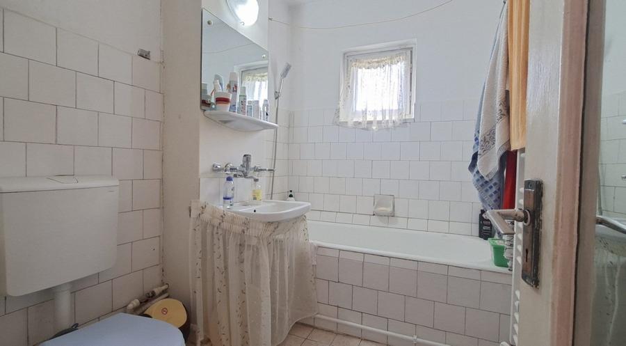 Apartament cu 2 camere decomandat în Micro 21