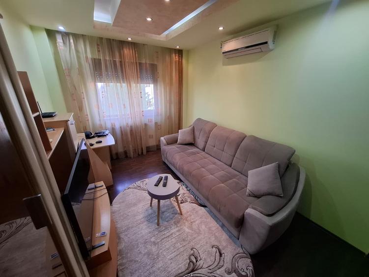 Apartament cu 4 camere semidecomandat în Micălaca
