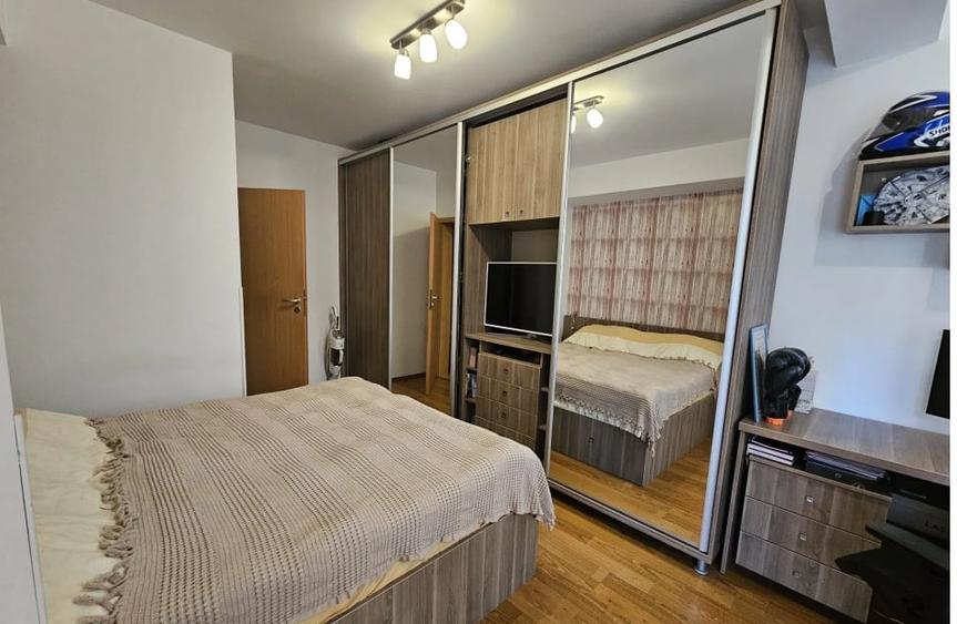 Apartament cu 3 camere semidecomandat, mobilat în Ghencea