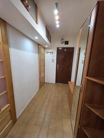 Apartament cu 2 camere semidecomandat, mobilat în Complex Studențesc