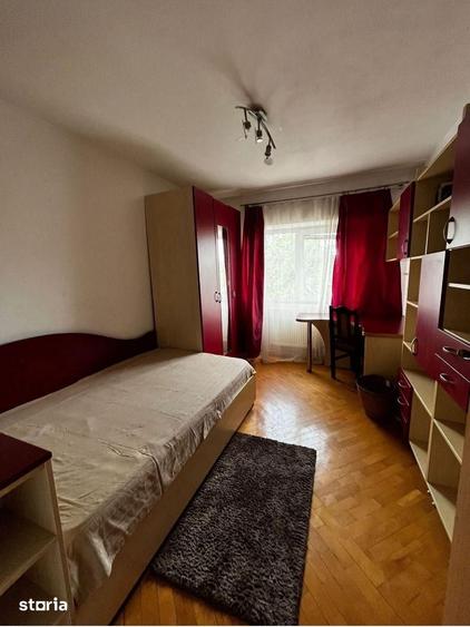 Apartament cu 3 camere decomandat, mobilat în Nicolina
