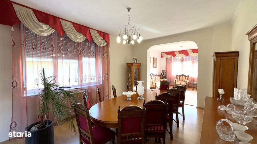 Casă cu 4 camere cu Teren 1010 Mp în Central