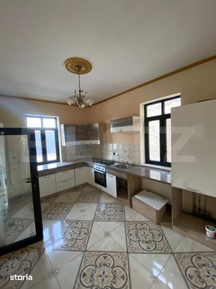 Casă cu 10 camere cu Teren 414 Mp în Cetate