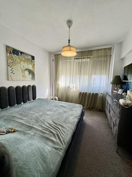 Apartament cu 3 camere semidecomandat, mobilat în 1 Mai