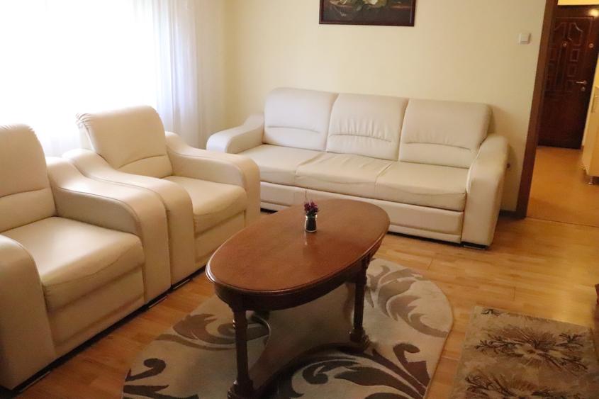Apartament cu 2 camere semidecomandat în Centrul Bancar