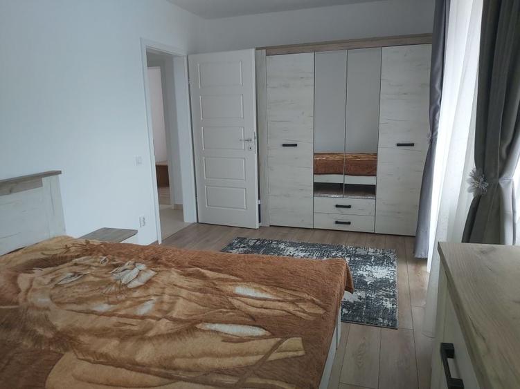 Apartament cu 3 camere decomandat în Florești